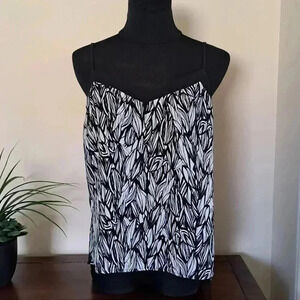 ❤️ Black and  White Dynamite Sleeveless Top
